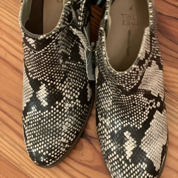 Snake Skin Zipper Bootie - Picture 2 of 2